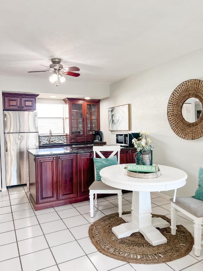 Knot A Care Remodeled Direct Water Access Condo With Ocean And Pool Views Now Sleeps Six Marco Island Exteriör bild