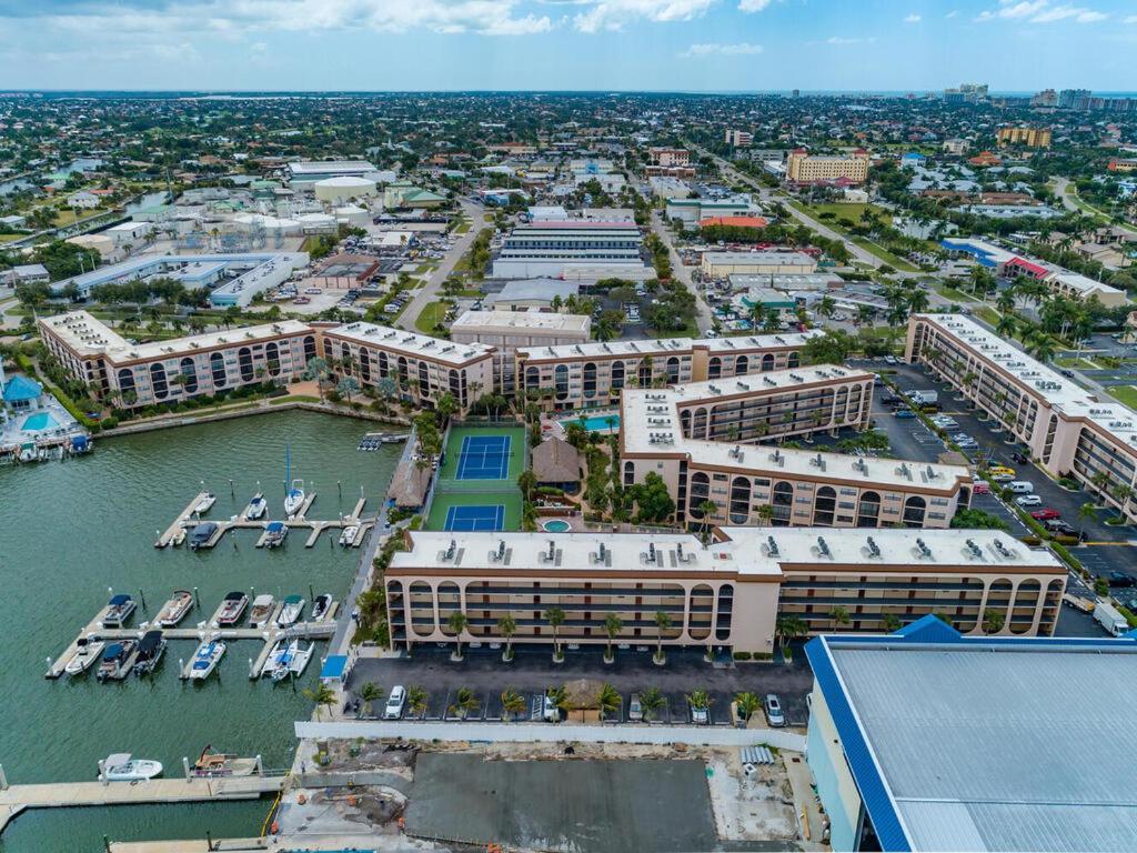 Knot A Care Remodeled Direct Water Access Condo With Ocean And Pool Views Now Sleeps Six Marco Island Exteriör bild