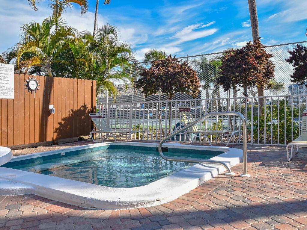 Knot A Care Remodeled Direct Water Access Condo With Ocean And Pool Views Now Sleeps Six Marco Island Exteriör bild